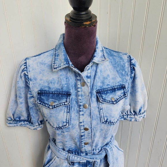 TCEC Womens Blue Light Wash Denim Playsuit Romper Short Sleeve Snap Belted Sz M - Picture 2 of 16